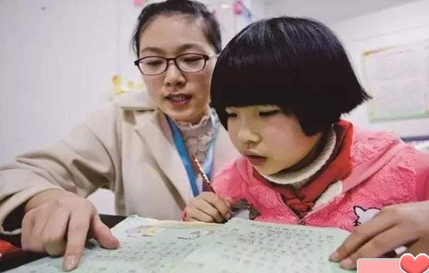 家长评语怎么写小学（试卷上家长评语火了）