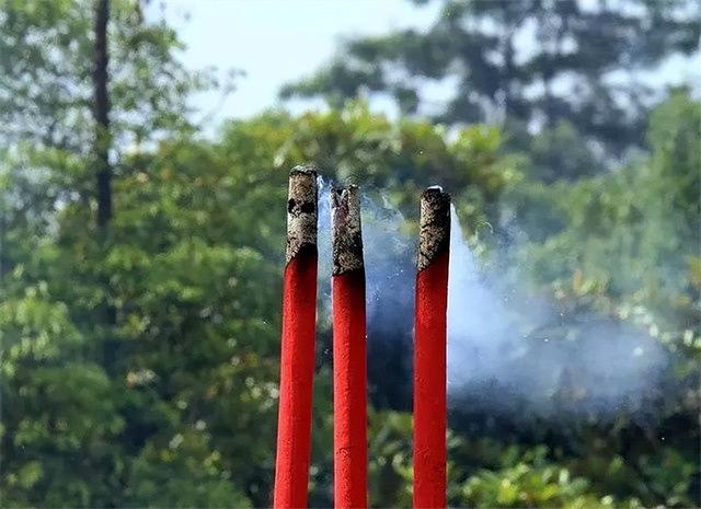 烧一根香和三根香的区别，烧一根香和三根香的区别图片（为何一定要烧三根香）