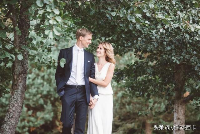 （她是世界首位女总理），（她是世界首位女总理（44岁当选史上第一位女总理）