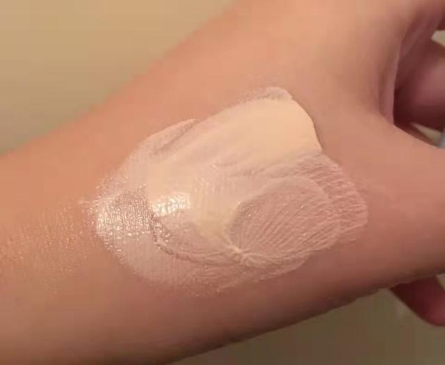 染什么颜色能盖住红色，黑棕色头发图片效果（教你一招，轻松打造呼吸感底妆）