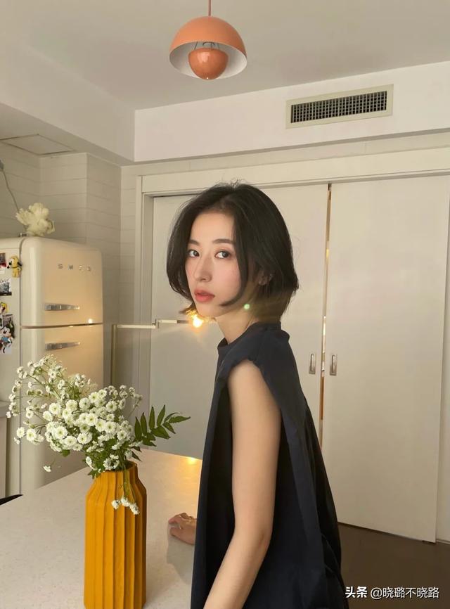 奔四奔五的女人，尽量别留长卷发，显老！试试这3种短发，真减龄