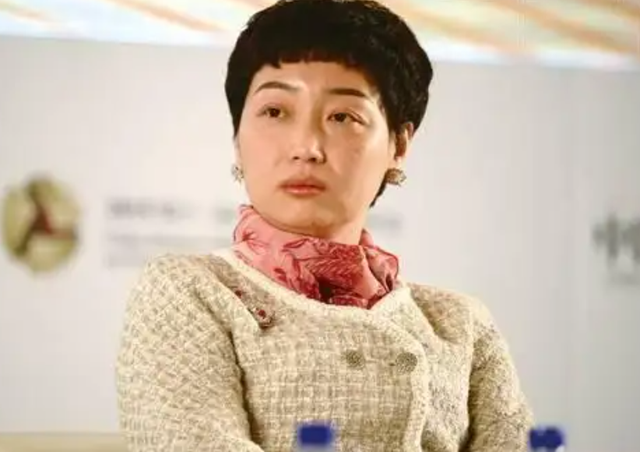 黄光裕妻子杜鹃，黄光裕老婆陈晓照片（铁娘子杜鹃有多厉害）