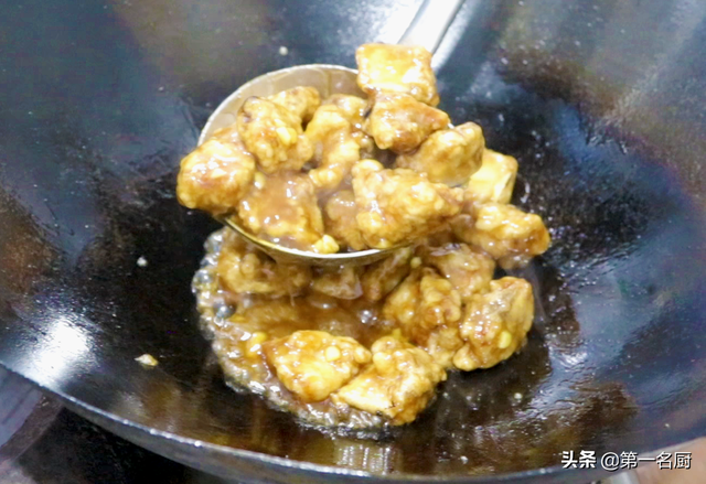 炖排骨汤的做法，清炖排骨汤的做法（放料越多越难吃）