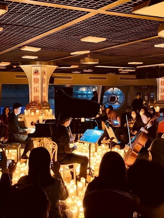 黄浦江又添夜游新玩法“快乐船长”烛光音乐会主题航班启航