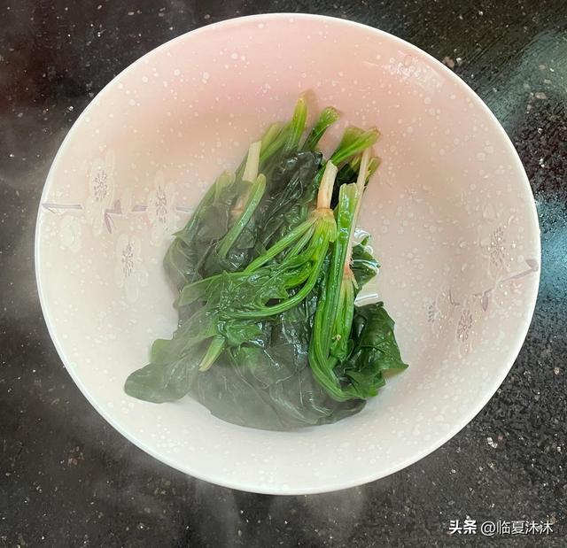 怎样做美味的菠菜猪肝汤，菠菜猪肝汤怎么做好喝（简单好喝的菠菜猪肝汤～）
