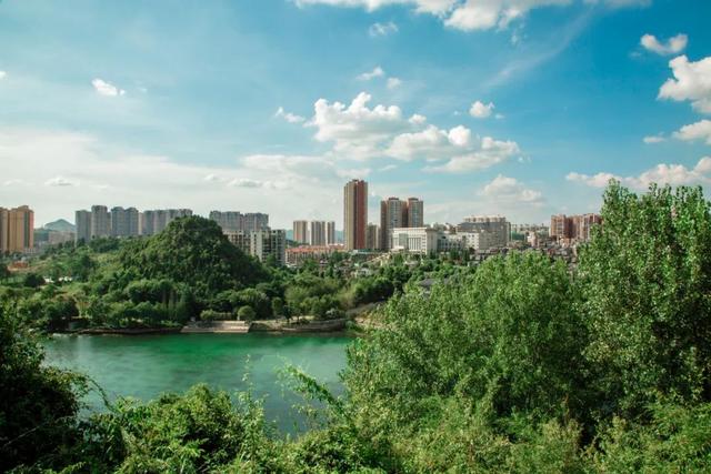 最适合穷人养老的城市，最适合穷人养老的四线城市（国内工资不高但想生活的12座城市）