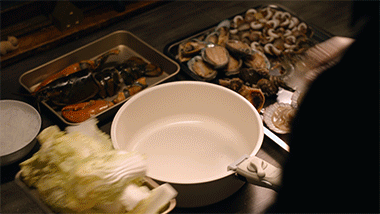 美贝怎么吐沙，2分钟花蛤快速吐沙子（洗白白盖上被子煮一煮）