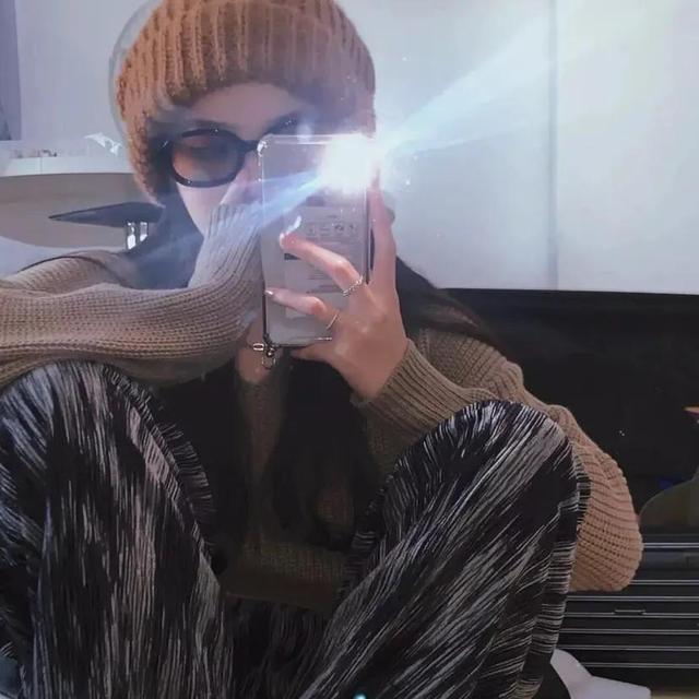 /姊非姊/，微信头像，/姊非姊/（“拽姐，你的头像该换了”）