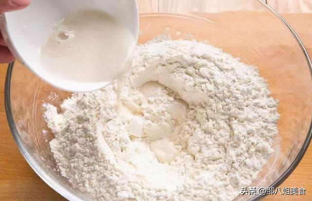 300克面粉大概是几碗，500克面粉放多少水做包子（面粉和酵母的比例是多少）