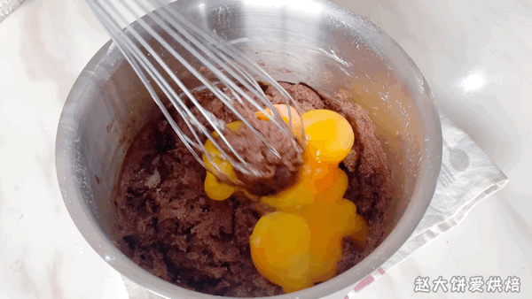 怎样做生日蛋糕，怎样做生日蛋糕的奶油（不用花钱订蛋糕）