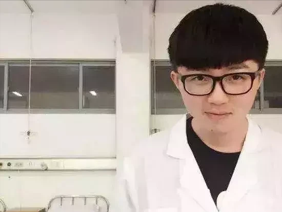 毛不易是哪个公司，毛不易公司老板是谁（被薛之谦发掘、被李健力捧）