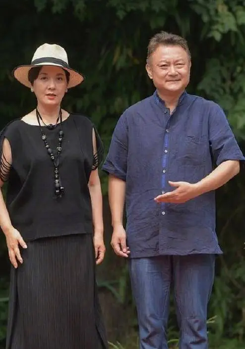 演员欧阳奋强:23岁爆红,娶初恋却悲痛丧子,风光背后有眼泪-质信十强榜