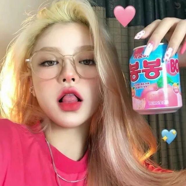 头像女背影或侧面 唯美，温柔意境侧面背影女头   除了浪漫和温柔 还想陷在夏日的晚风里微信（粉红女头/吹晚风、在等你、在等夏天、在等和你一起过夏天）