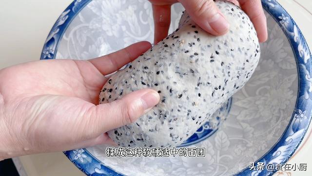 只有面粉可以做什么好吃的，面粉可以做什么好吃的（面粉里加入1把黑芝麻）