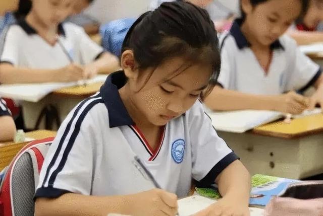 2022年小学入学年龄新政策，2022年幼升小年龄最新政策（2022年以后再无六周岁入学规则）