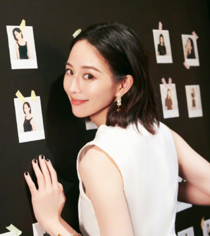 甜妹田曦薇，微信头像，甜妹田曦薇（迪丽热巴扛不住齐刘海）