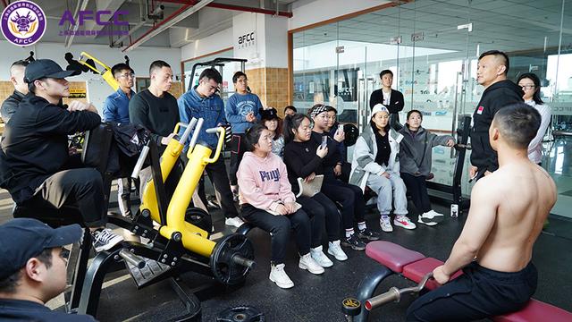 怎么考健身教练，怎样成为健身教练（健身教练资格证怎么考取呢）