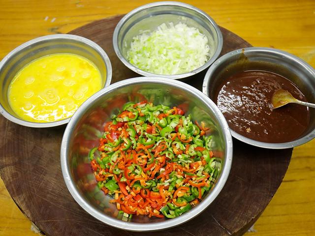 大厨分享4款制作方便的下饭酱，酱的组词和拼音和部首