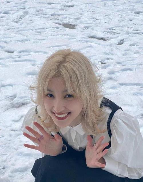 网红头像2018微信，网红头像2018（与华晨宇晚间同行难掩喜悦）