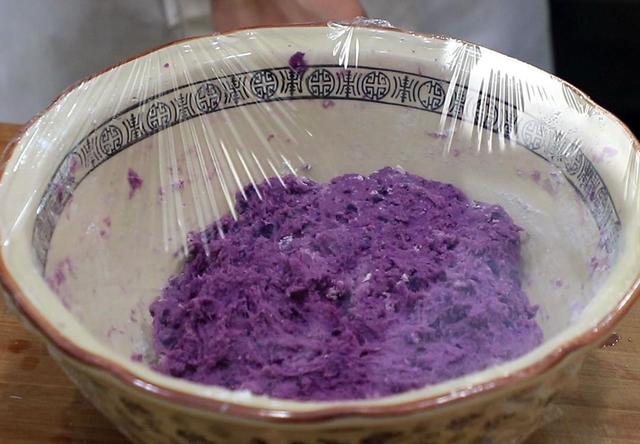 紫薯包和奶黄包的热量，紫薯豆包热量（掉秤“最快”的主食排行榜）