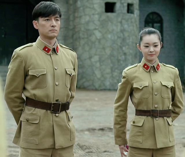 伪装者王天风是好是坏，《伪装者》王天风是什么身份（才懂王天风为何要吃“黑寡妇”于曼丽嘴里的糖）