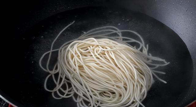 早餐吃什么比较健康，早餐吃什么最有营养又减肥（“一日三餐，早餐最为重要”）