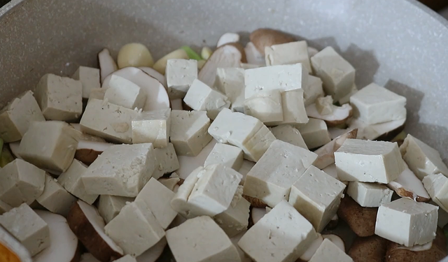 草鱼怎么做好吃，家常大草鱼怎么做好吃又简单（爱吃草鱼要收藏了）