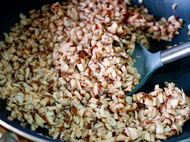 茴香苗包子馅的做法，荤香苗素包子馅的做法（试试这款冠军蔬菜）