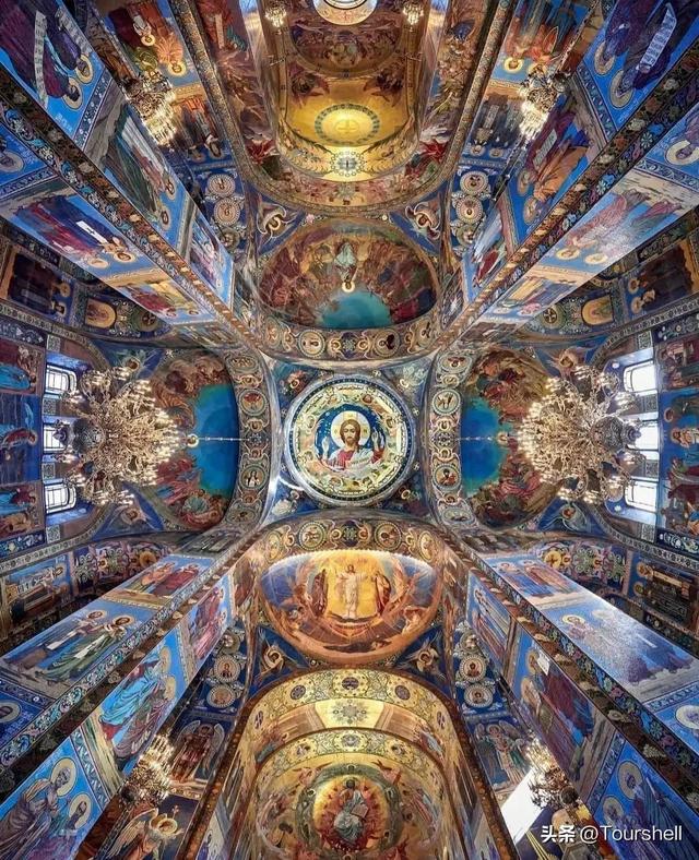 世界上最大的教堂，世界上最大的教堂是什么（圣彼得堡最美丽的教堂）