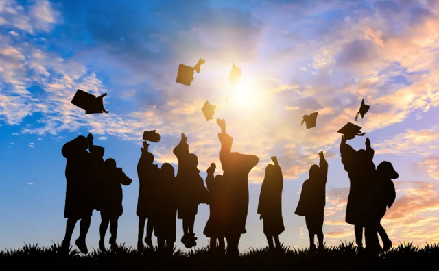 银行中午几点休息几点上班，银行上下班时间是几点（四大行2022年半年减少2万职员）