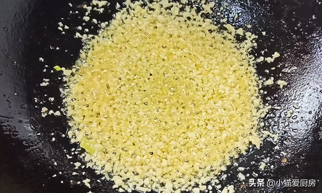 小龙虾的做法大全 蒜蓉小龙虾六步做法，小龙虾的做法大全（就是汤汁拌饭也特别香）