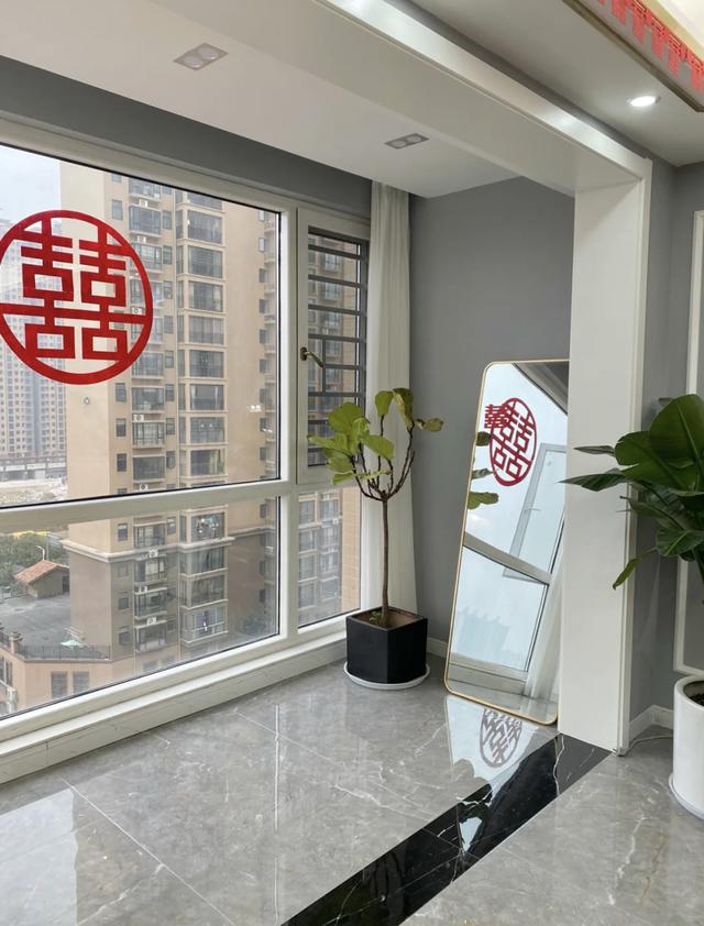 婚房怎么布置既简单又漂亮，婚房布置 简单漂亮（湖南95后小姐姐的婚房火了）