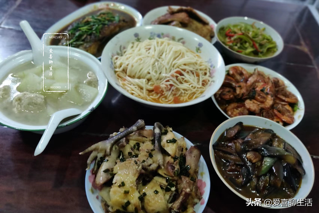 生日面怎么做好吃，面条的美味做法（老妈做一桌菜）