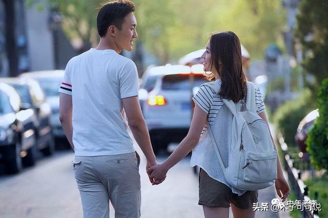 女生对男生有好感的表现，哪些行为可能表示女生对自己有好感（她会透露三个信号告诉你）