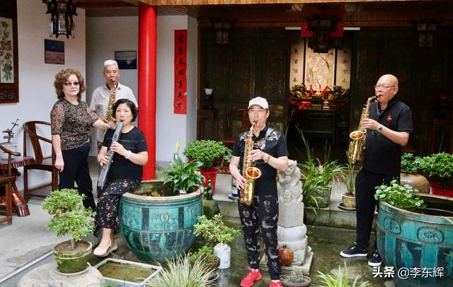 同学聚会说说幽默短句，同学聚会搞笑短句（快乐时光总是那么美好）