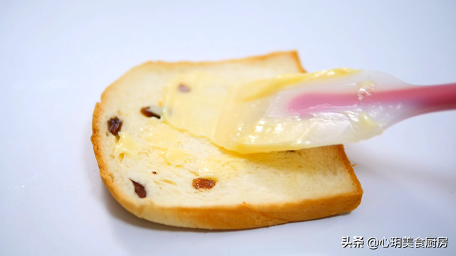 生面团如何做面包，发酵好的面团怎么做面包（全家人都爱吃吐司面包）