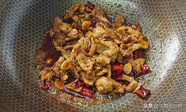 干茶树菇怎么吃，干茶树菇可以怎么吃（教你在家做干锅茶树菇）