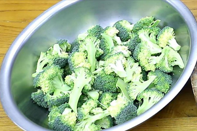 胡萝卜怎么切菱形，胡萝卜的切法菱形片（俗话说“中秋吃一宝）