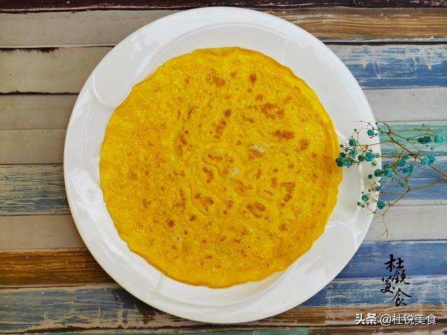 摊鸡蛋皮的做法，鸡蛋灌饼饼皮制作方法（经常厚薄不均一用就破）