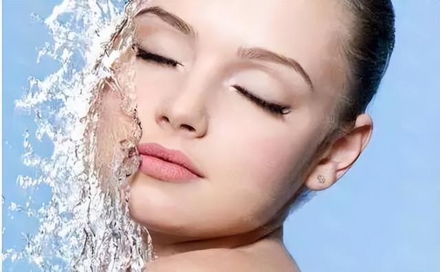 皮肤缺水的表现有哪些，皮肤缺水的症状表现有哪些（不同皮肤层缺水的实际表现）