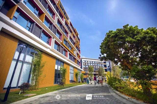 北师大香港浸会大学录取分数线，北京师范大学-香港浸会大学联合国际学院在贵州招生人数、录取分数线、位次[2022招生计划]（北京师范大学香港浸会大学自主招生）