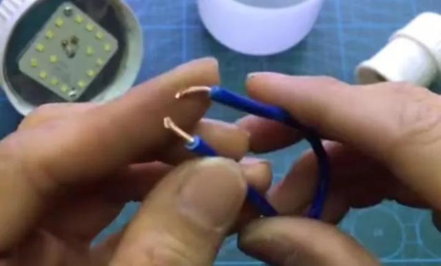 灯泡坏了怎么修，灯具电路坏了怎么修（今天教你这样修复，简单又实用）