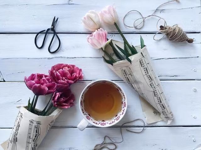 形容一个少女很美的句子，形容美少女的一段话（女生发朋友圈的唯美句子）