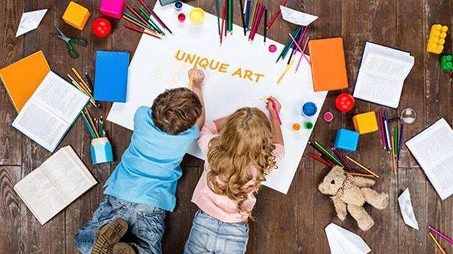 素描和国画哪个更适合孩子，女孩学习素描还是国画（孩子学习绘画应该从几岁开始）