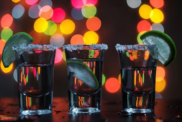 不快乐而喝酒 但喝多了也不见得会快乐.，喝酒不一定快乐（不喝酒的人生真的会少很多乐趣图片）