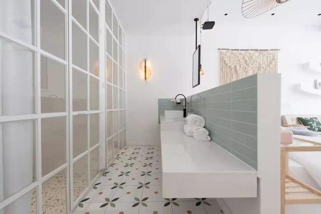 好听的房间名，好听的房间名字唯美（地中海风白房子落地窗……在浦东“圣托里尼”邂逅蓝白Dream）