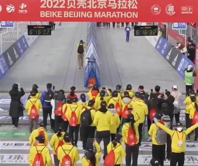 你大爷永远是你大爷，王者荣耀笑死人的网名有哪些（86岁老人跑完北京马拉松）