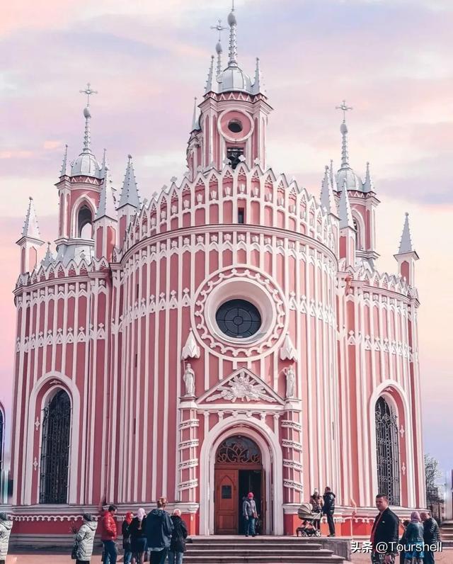 世界上最大的教堂，世界上最大的教堂是什么（圣彼得堡最美丽的教堂）