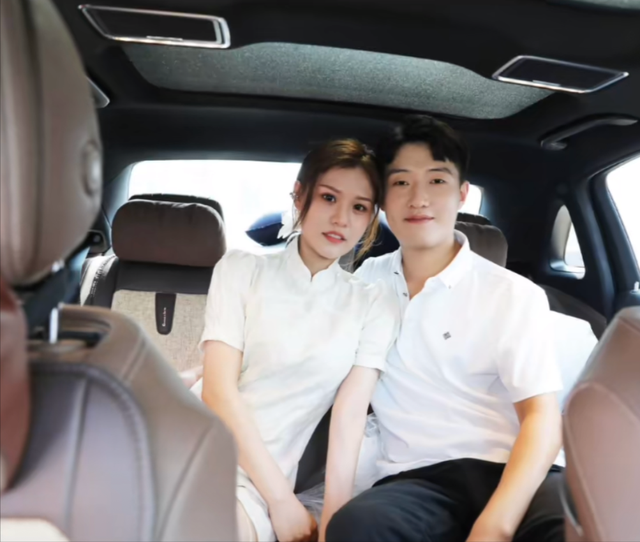 男生太羞涩了怎么办，男孩子羞涩怎么办（网友：一看就是相亲认识的）