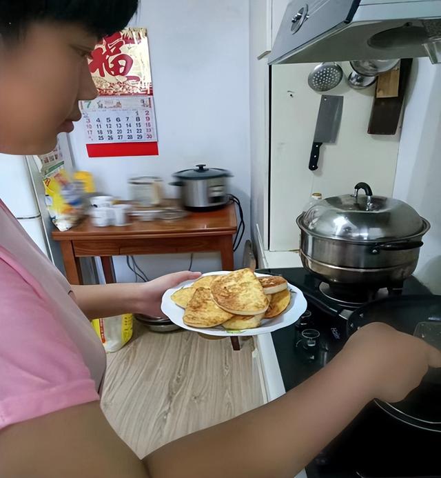 帮父母做家务的感受，帮父母做家务的作文600字中学生作文（青岛42中学生劳动实践学习分享）